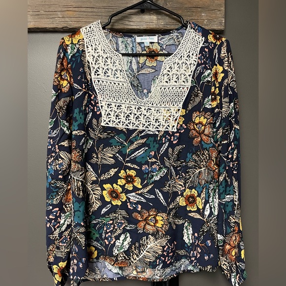 Grace & Lace Tops - Floral & lace top